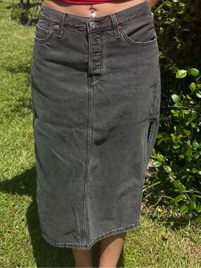 Levi’s Washed Black Denim Midi Skirt Side Slit Button Fly 28